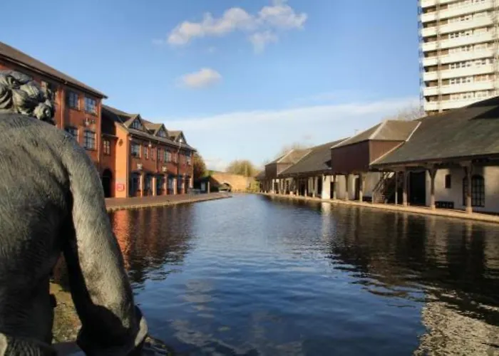 Ecohome On The Canal In A Historic Site Near City