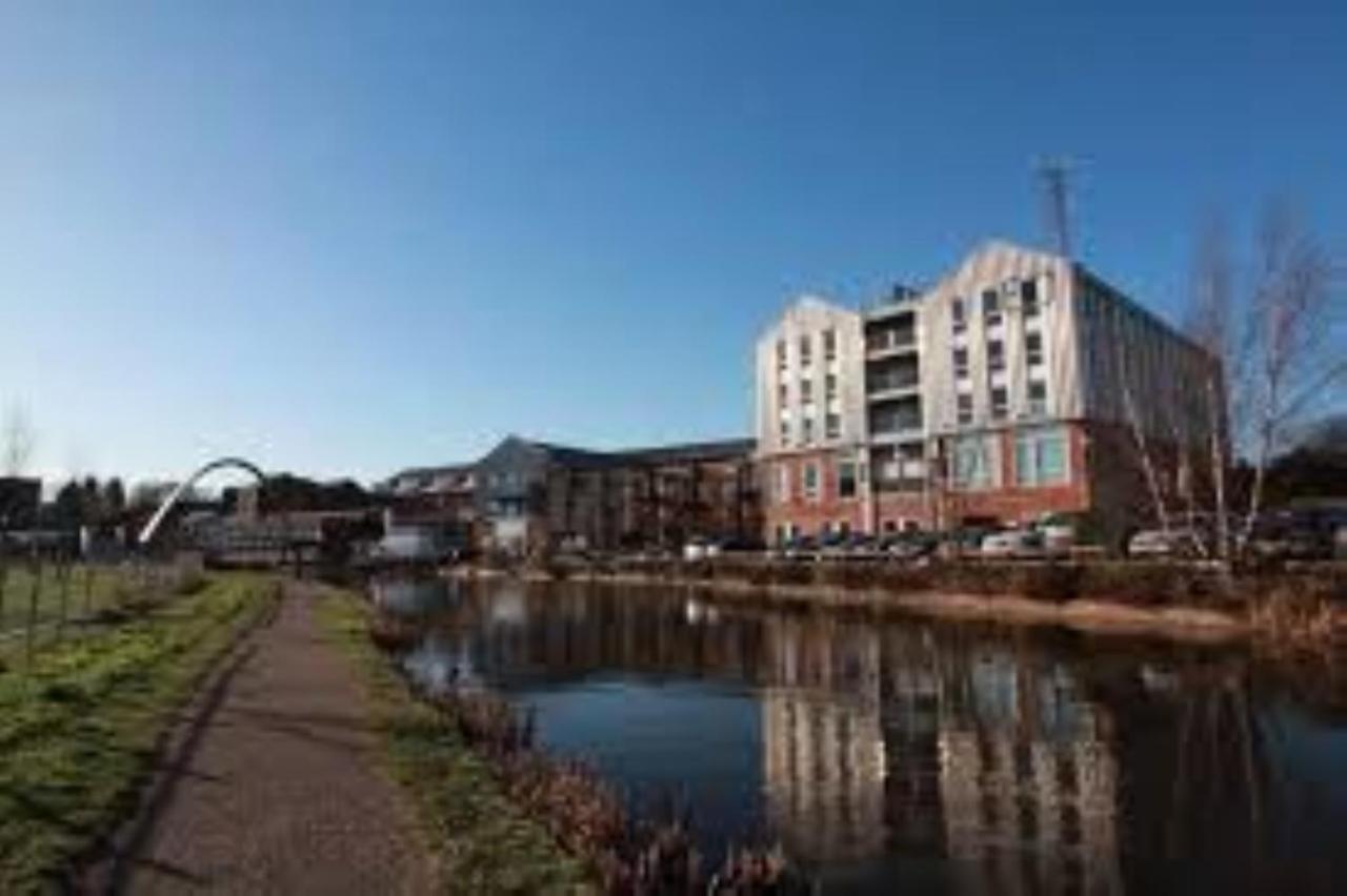 Ecohome On The Canal In A Historic Site Near Coventry